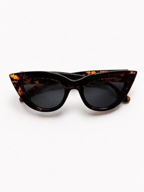 Womens Meller Cateye tortoise Sunglasses Dark Brown cat eye shades - like new